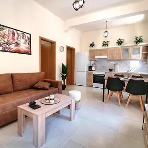 Appartamento Alex Apartment, Cozy Place In Center, Candia